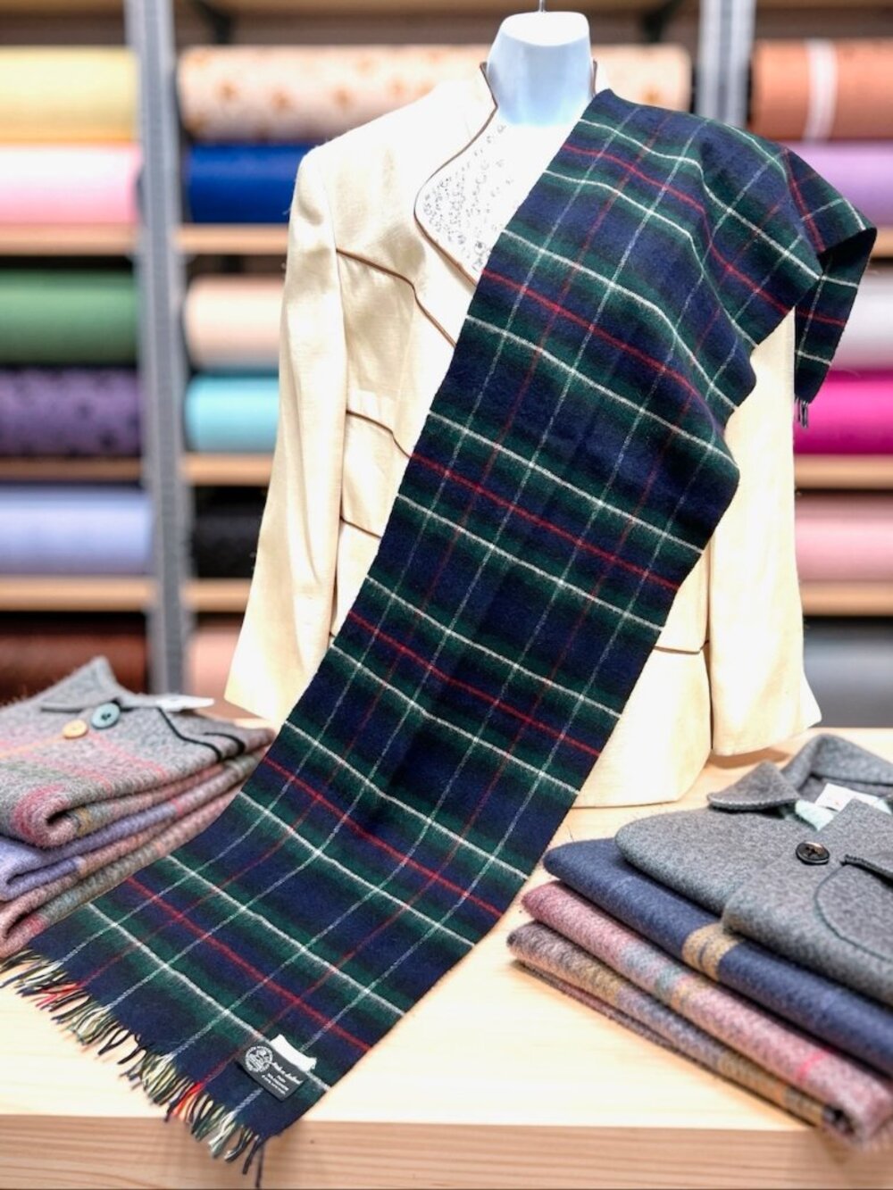 Unused Scotland-MACKENZIE  30% Wool & 70% Cashmere Scarf  check purple  blue(34